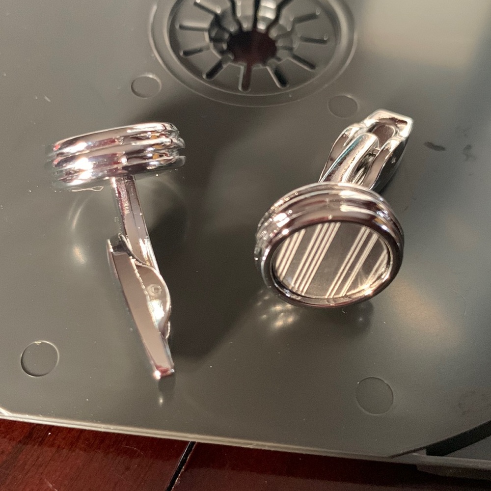Two sets Cufflinks - Picture 2 of 3